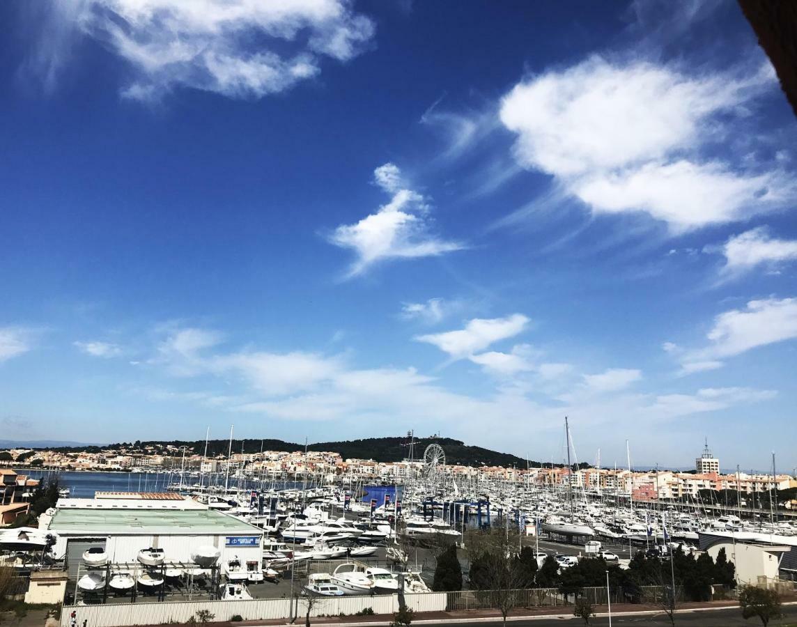 Belle Vue, T2 Mezzanine Renove 2023, Vue Port, 50 M De La Plage De La Conque Apartment Agde Bagian luar foto